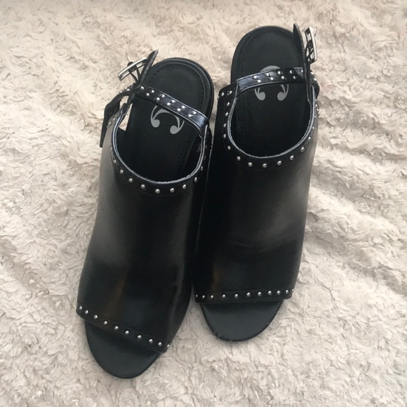 Black heel - Picture 2 of 3